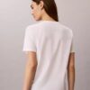 T-shirt clássica com logótipo em destaque T-shirt clássica com logótipo em destaque