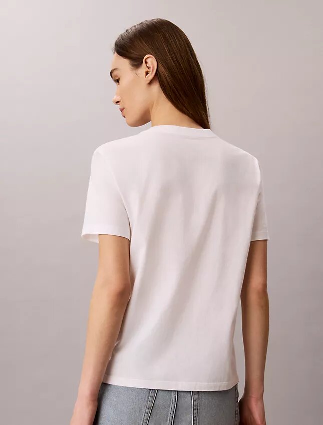T-shirt clássica com logótipo em destaque T-shirt clássica com logótipo em destaque