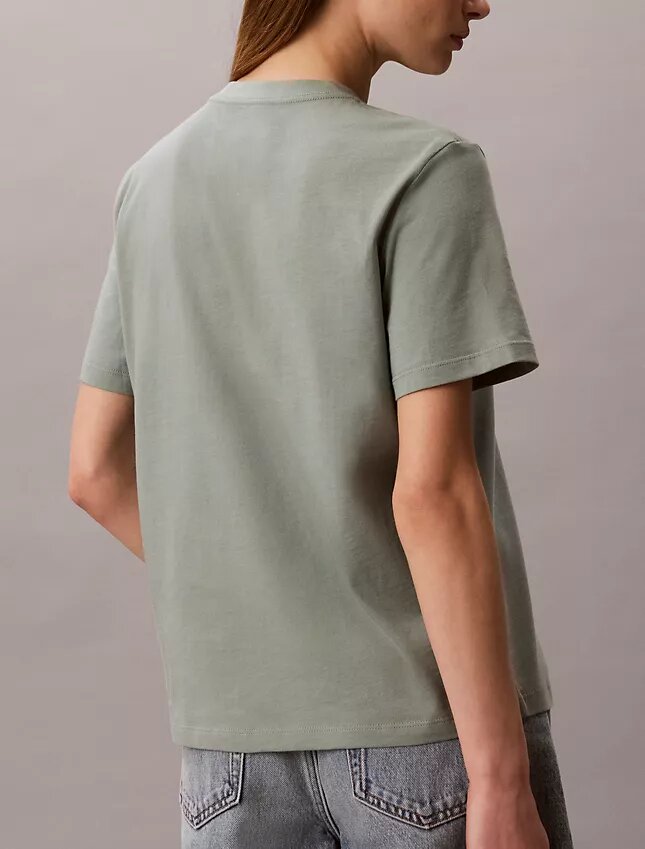 T-shirt clássica com logótipo em destaque T-shirt clássica com logótipo em destaque