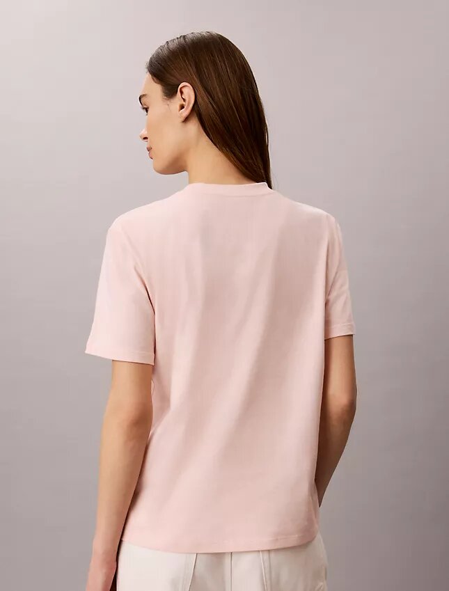 T-shirt clássica com logótipo em destaque T-shirt clássica com logótipo em destaque