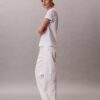 T-shirt clássica com logótipo em letras por toda a peça T-shirt clássica com logótipo em letras por toda a peça
