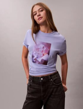 T-shirt clássica com logótipo floral