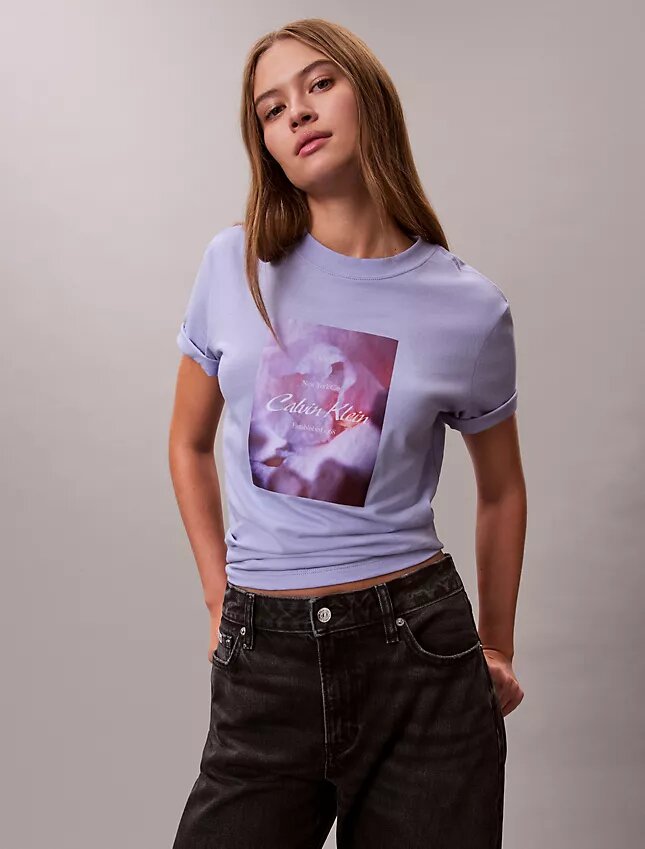 T-shirt clássica com logótipo floral T-shirt clássica com logótipo floral