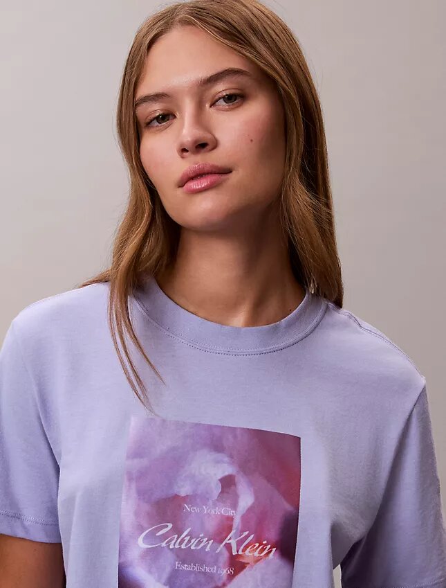 T-shirt clássica com logótipo floral T-shirt clássica com logótipo floral