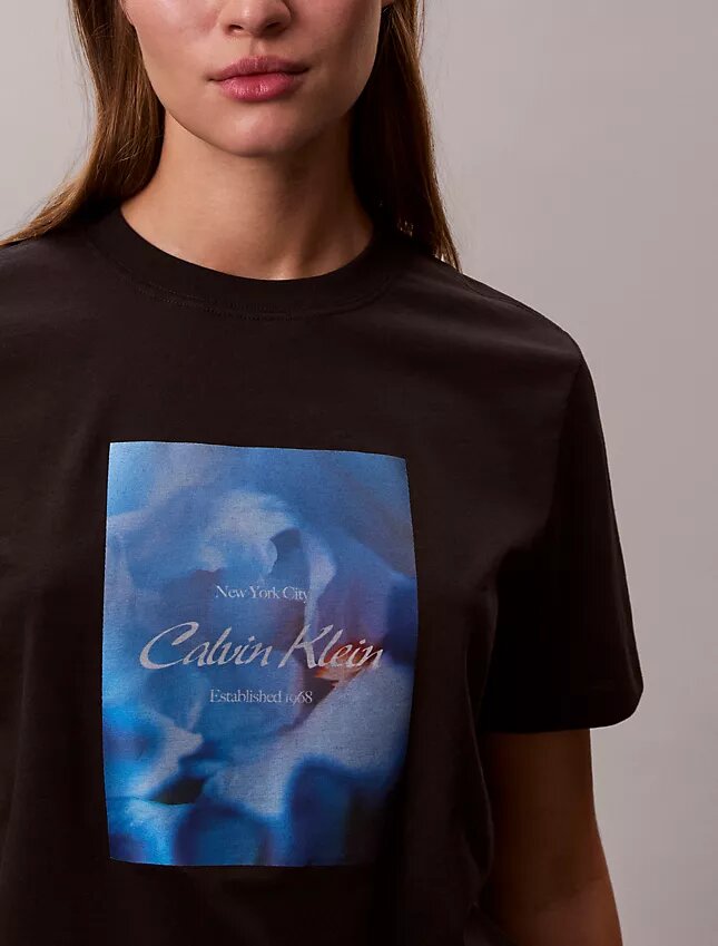 T-shirt clássica com logótipo floral T-shirt clássica com logótipo floral