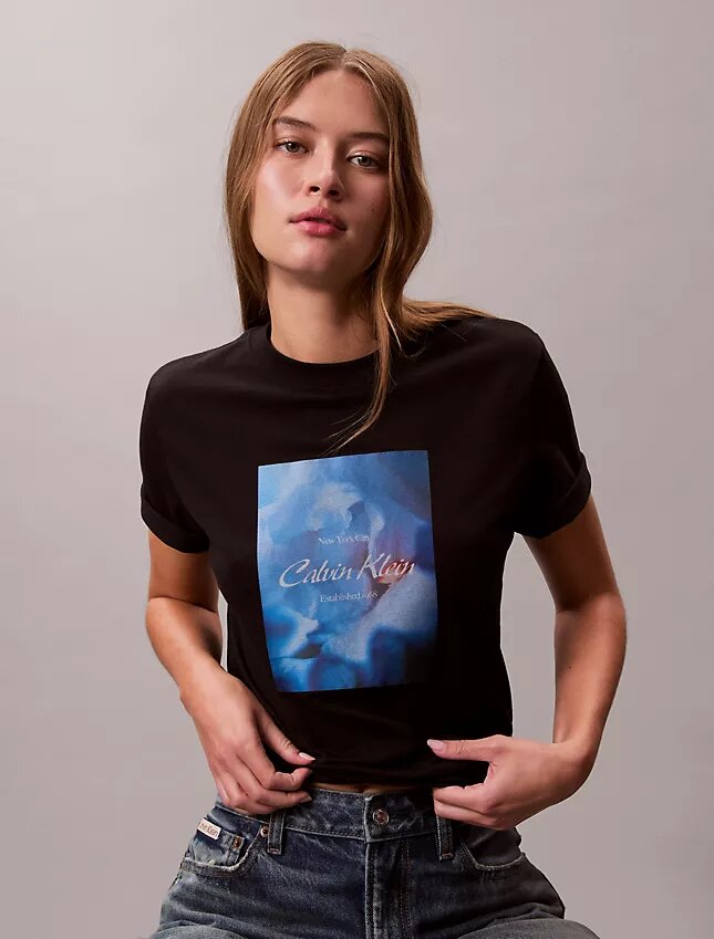 T-shirt clássica com logótipo floral T-shirt clássica com logótipo floral