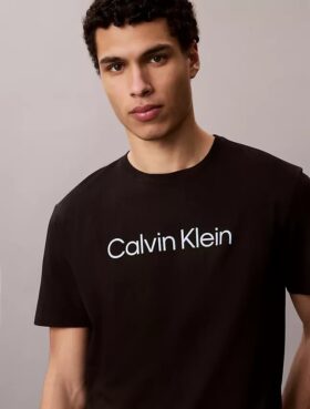 T-shirt clássica com logótipo padrão