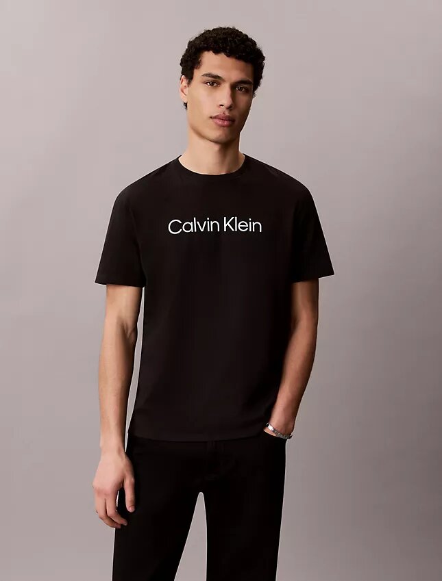 T-shirt clássica com logótipo padrão T-shirt clássica com logótipo padrão