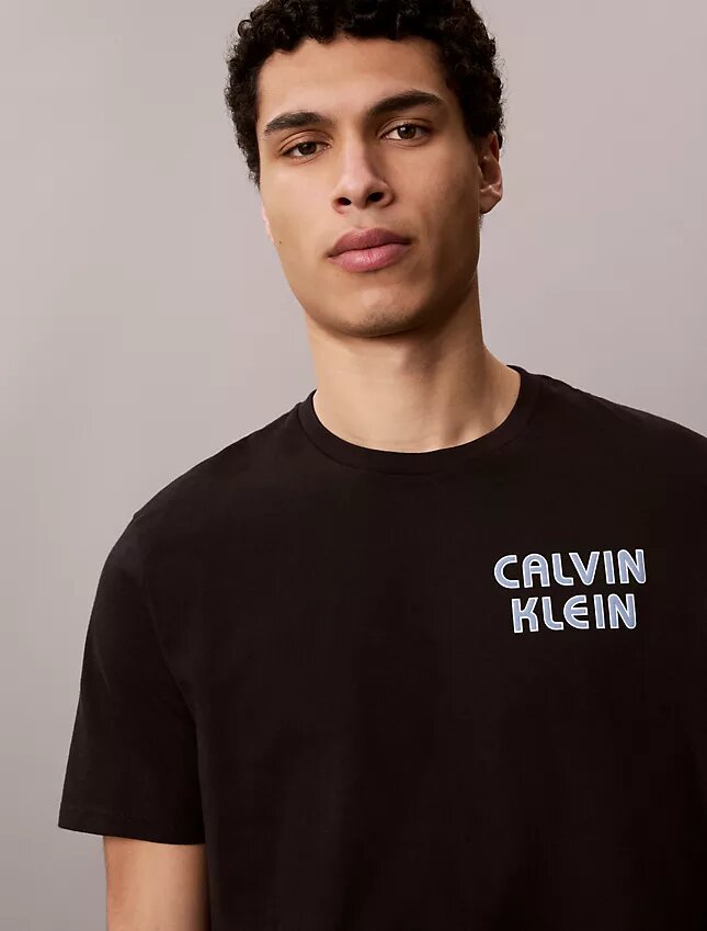 T-shirt clássica com logótipo retro T-shirt clássica com logótipo retro