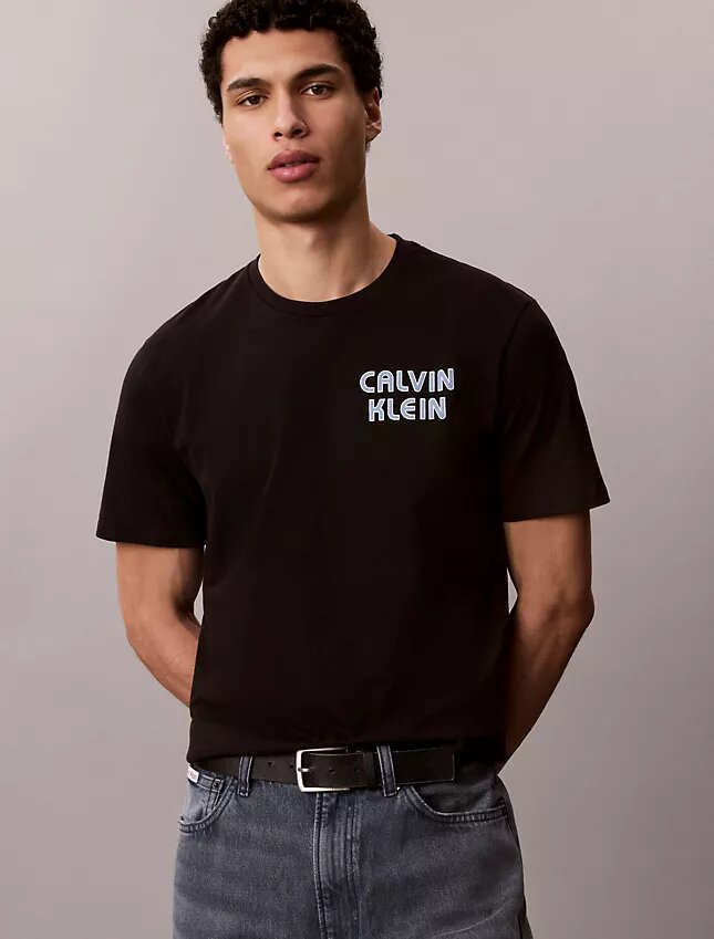 T-shirt clássica com logótipo retro T-shirt clássica com logótipo retro
