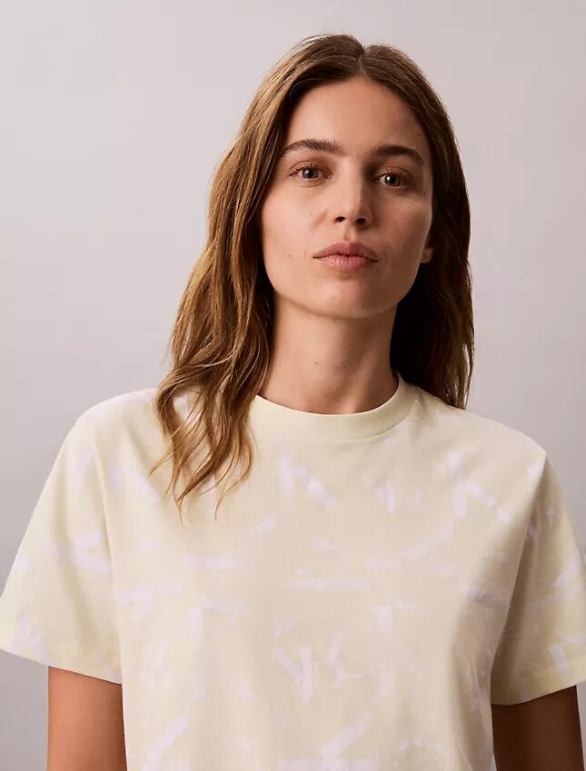 T-shirt clássica com Monogram desbotado em toda a peça T-shirt clássica com Monogram desbotado em toda a peça