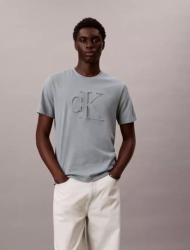 T-shirt clássica com Monogram em relevo T-shirt clássica com Monogram em relevo