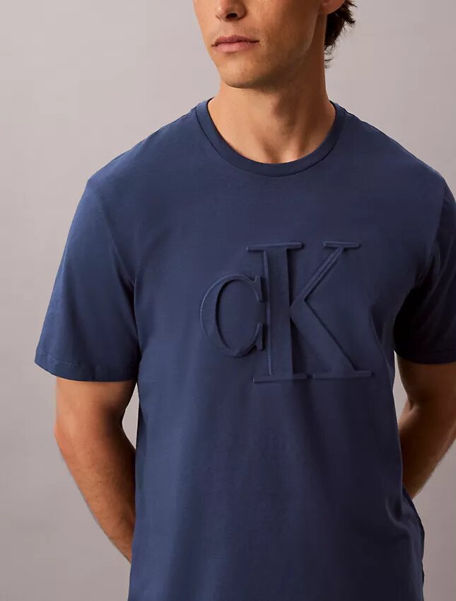 T-shirt clássica com Monogram em relevo T-shirt clássica com Monogram em relevo
