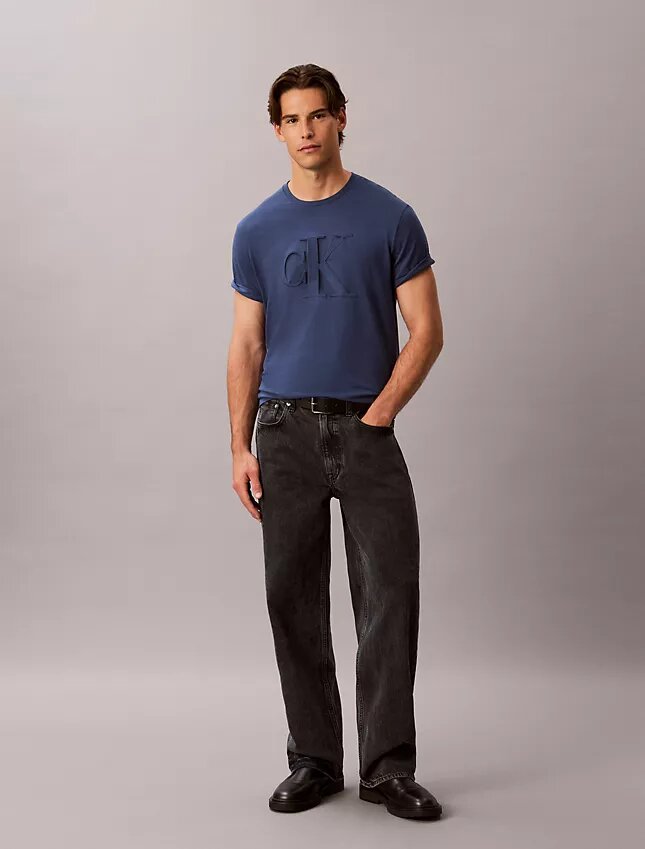 T-shirt clássica com Monogram em relevo T-shirt clássica com Monogram em relevo