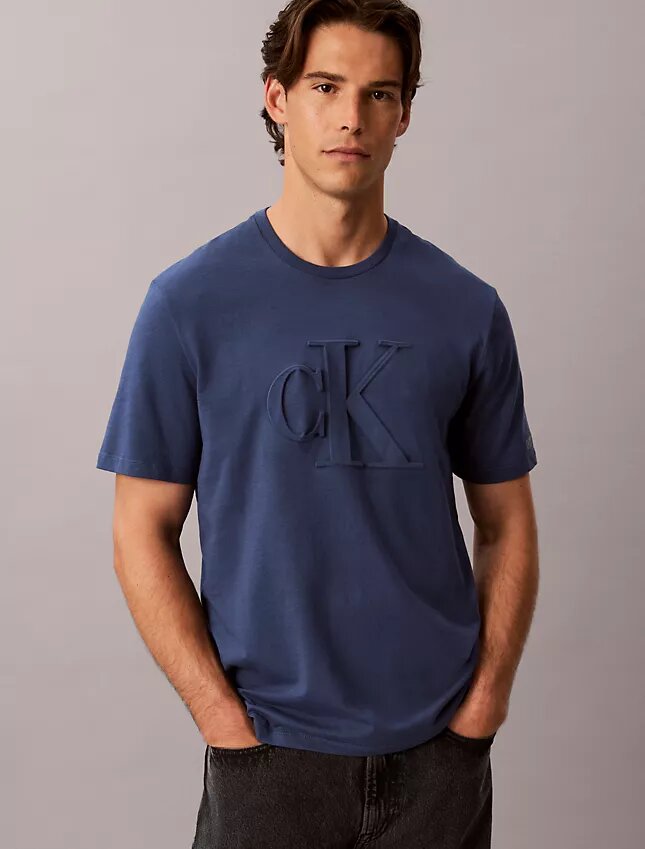 T-shirt clássica com Monogram em relevo T-shirt clássica com Monogram em relevo