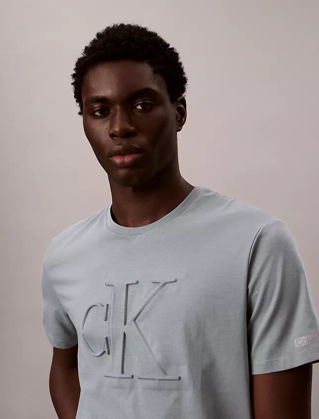 T-shirt clássica com Monogram em relevo T-shirt clássica com Monogram em relevo