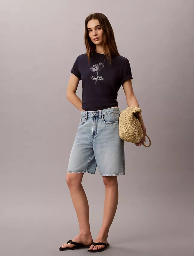 T-shirt clássica com padrão floral T-shirt clássica com padrão floral