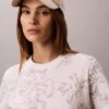 T-shirt clássica com padrão floral T-shirt clássica com padrão floral