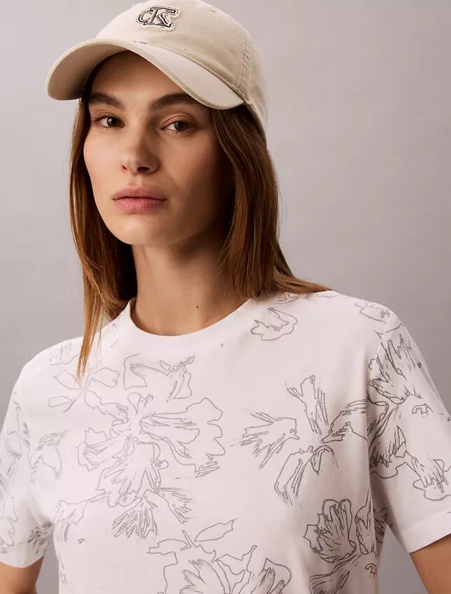 T-shirt clássica com padrão floral T-shirt clássica com padrão floral