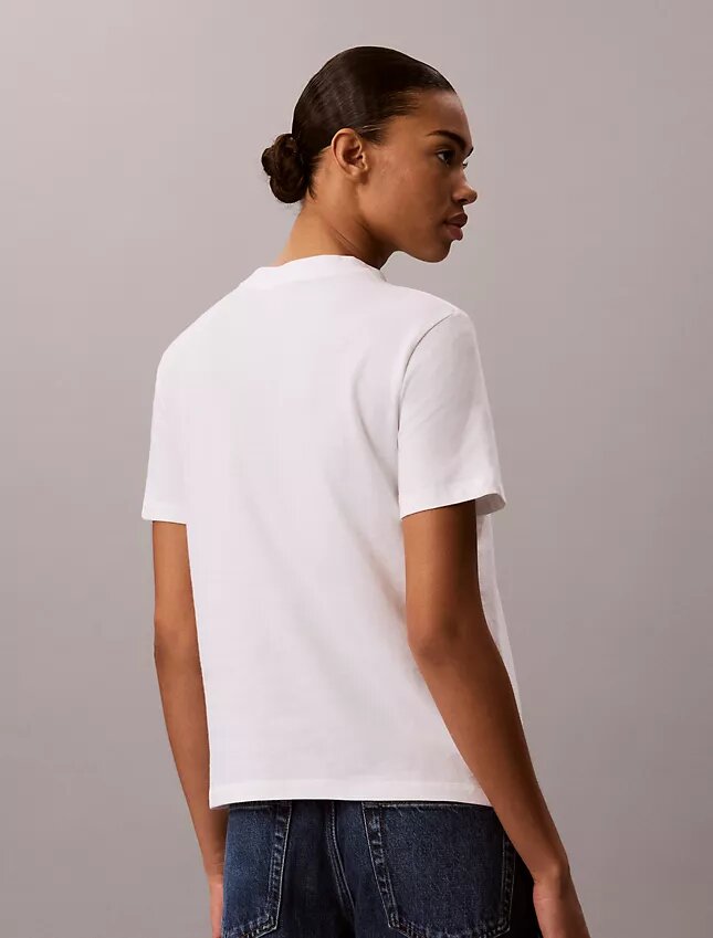T-shirt clássica com padrão floral T-shirt clássica com padrão floral