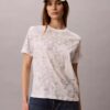 T-shirt clássica com padrão floral T-shirt clássica com padrão floral
