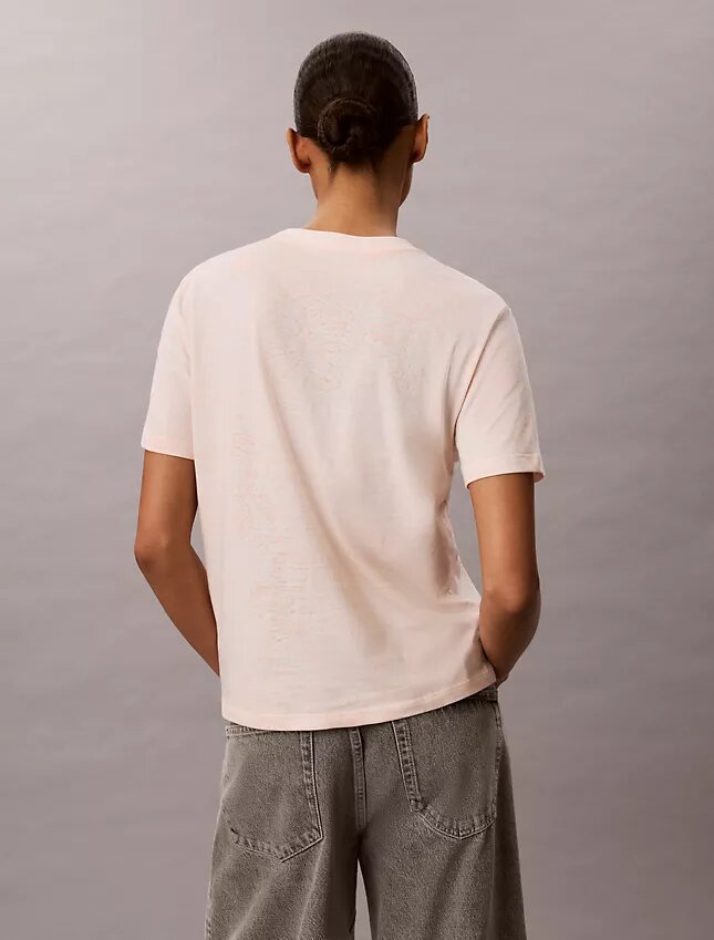 T-shirt clássica com padrão floral T-shirt clássica com padrão floral