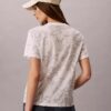 T-shirt clássica com padrão floral T-shirt clássica com padrão floral