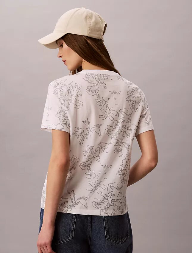 T-shirt clássica com padrão floral T-shirt clássica com padrão floral