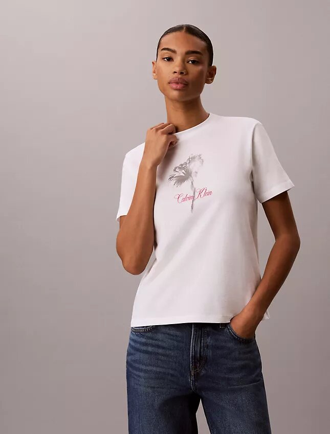 T-shirt clássica com padrão floral T-shirt clássica com padrão floral