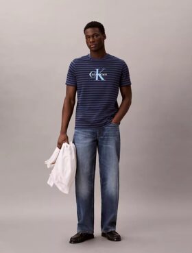 T-shirt clássica com riscas gráficas Monologo