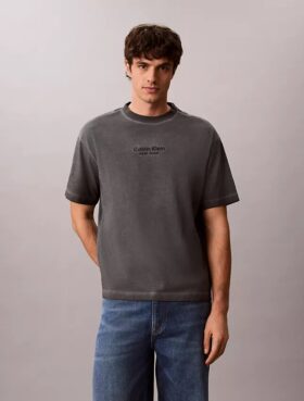 T-shirt clássica de gola redonda com logótipo estampado em cor desbotada