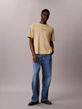 T-shirt clássica de gola redonda com logótipo estampado em cor desbotada