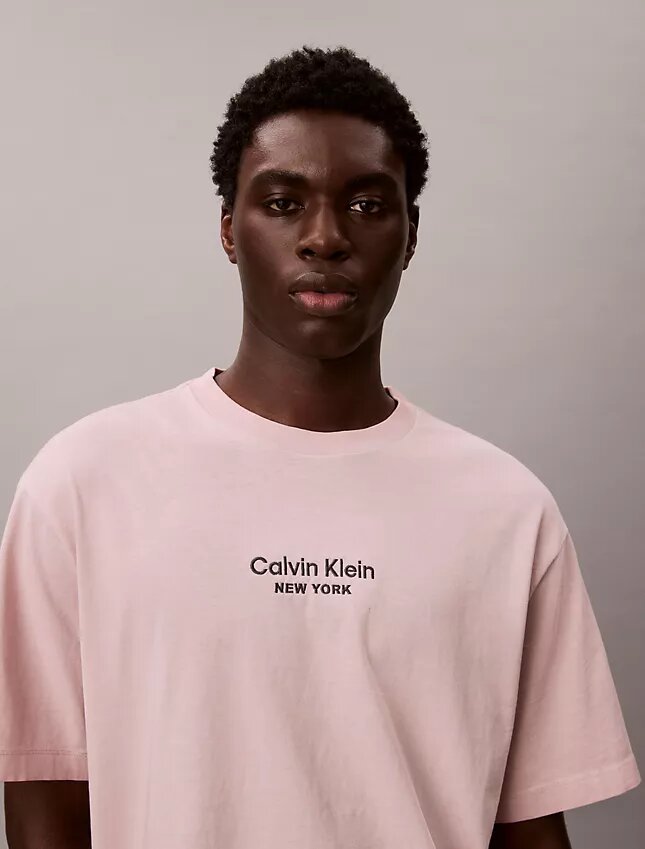 T-shirt clássica de gola redonda com logótipo estampado em cor desbotada T-shirt clássica de gola redonda com logótipo estampado em cor desbotada