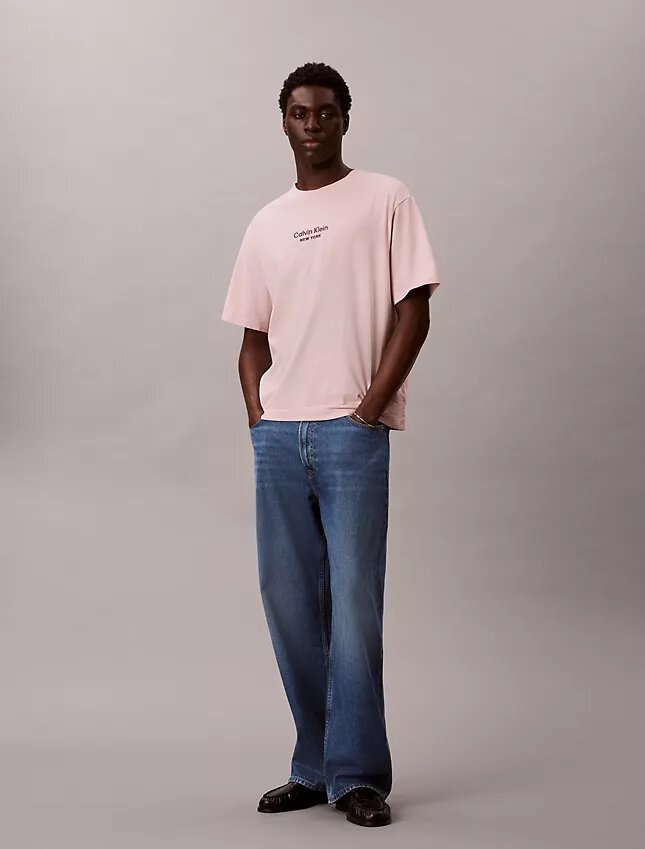 T-shirt clássica de gola redonda com logótipo estampado em cor desbotada T-shirt clássica de gola redonda com logótipo estampado em cor desbotada