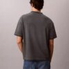 T-shirt clássica de gola redonda com logótipo estampado em cor desbotada T-shirt clássica de gola redonda com logótipo estampado em cor desbotada