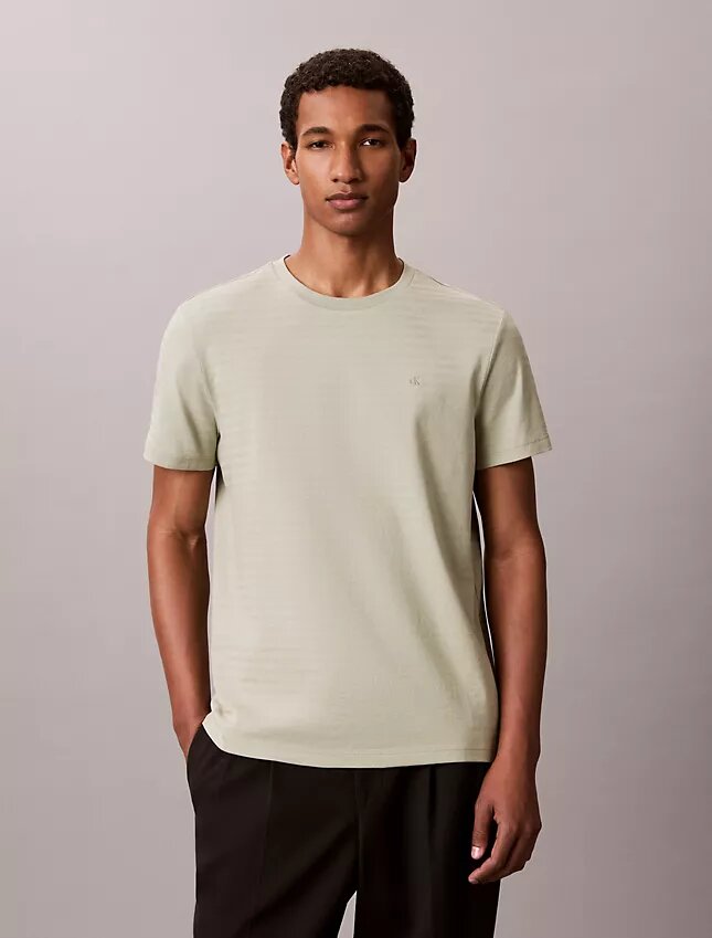 T-shirt clássica às riscas T-shirt clássica às riscas