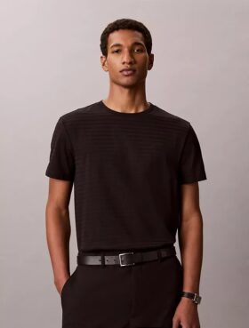 T-shirt clássica às riscas