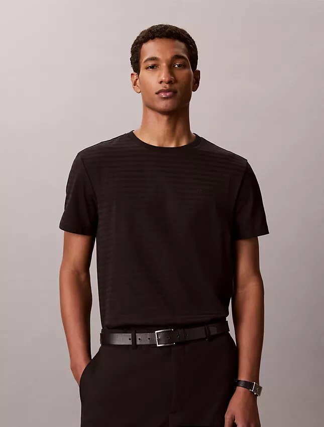 T-shirt clássica às riscas T-shirt clássica às riscas
