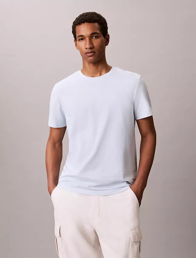T-shirt clássica às riscas T-shirt clássica às riscas