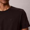 T-shirt clássica às riscas T-shirt clássica às riscas