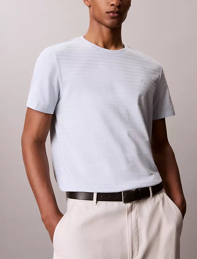 T-shirt clássica às riscas T-shirt clássica às riscas