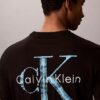 T-shirt com grafismo Monologo em pinceladas