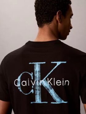 T-shirt com grafismo Monologo em pinceladas