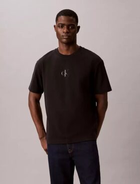 T-shirt com gráfico Monologo líquido