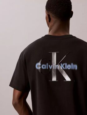 T-shirt com gráfico Monologo líquido