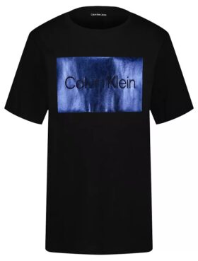 T-shirt com logótipo CK One em folha metálica para meninos
