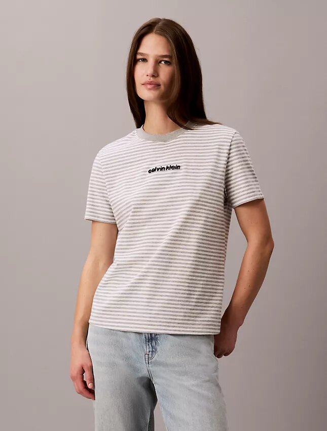 T-shirt com logótipo CK às riscas T-shirt com logótipo CK às riscas