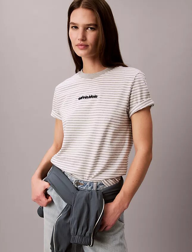 T-shirt com logótipo CK às riscas T-shirt com logótipo CK às riscas