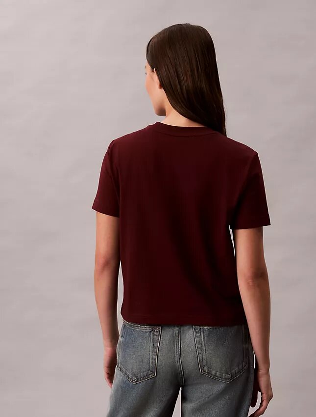 T-shirt com logótipo de arquivo T-shirt com logótipo de arquivo