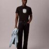 T-shirt com logótipo gráfico Calvin Klein moderno